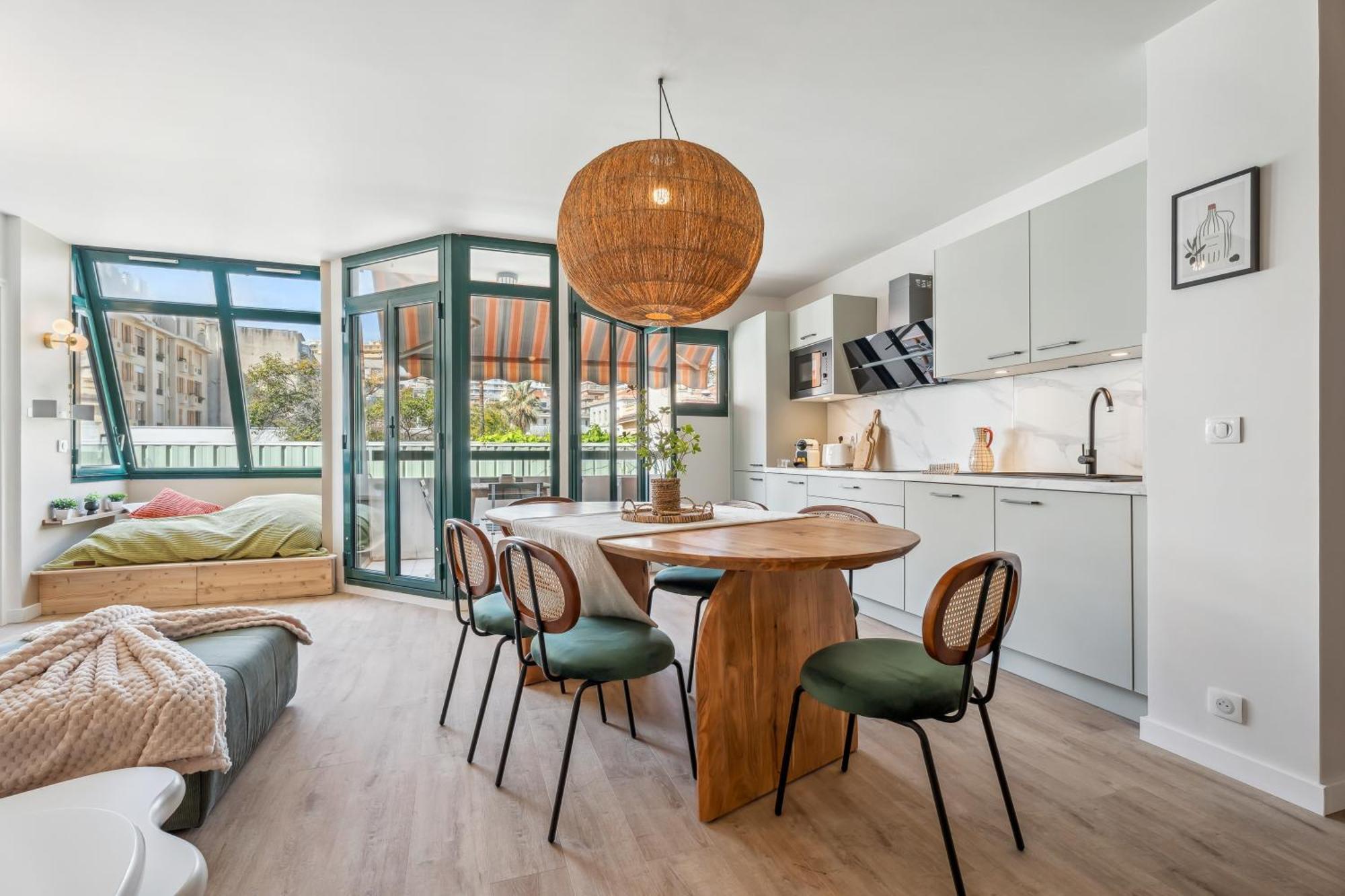 Apartment Renting - Fleurs - Luxury Terrace Quiet Private Parking